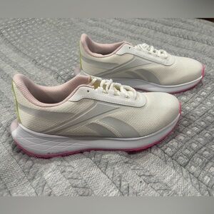 NEW WITH TAGS Redbox Energen plus running shoes.